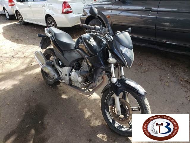 LOTE 019 HONDA CB 300 R 2014